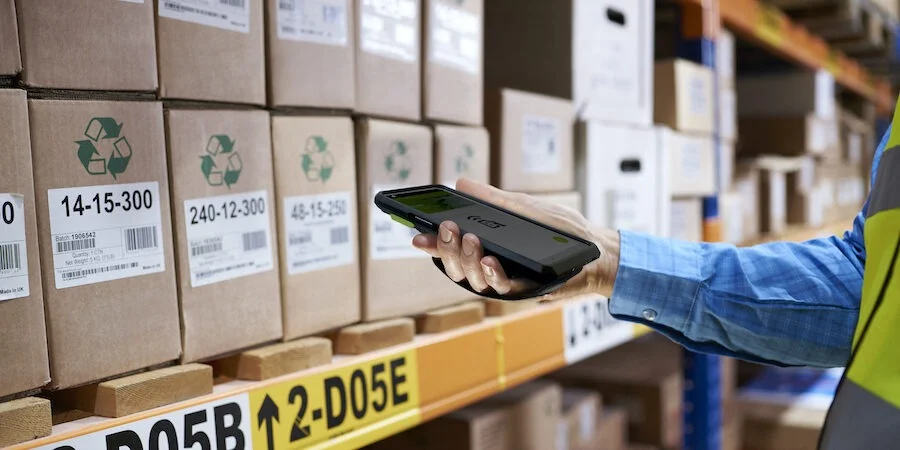 21 logistics xcoverpro barcode scanning 900x450 1